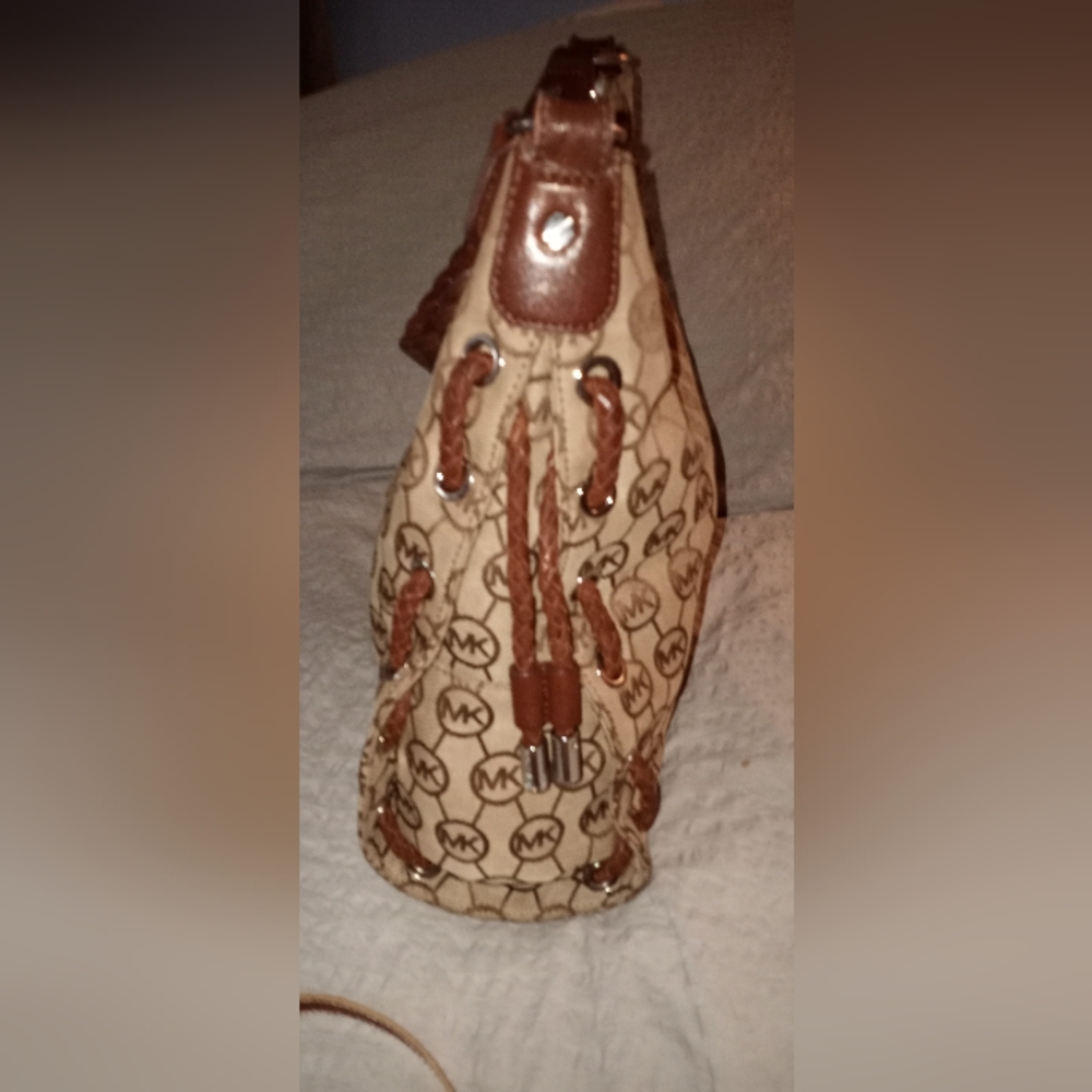 Michael Kors Leather Hobo Shoulder Bag w/ Tassel Accents | Clean Interior | Chic